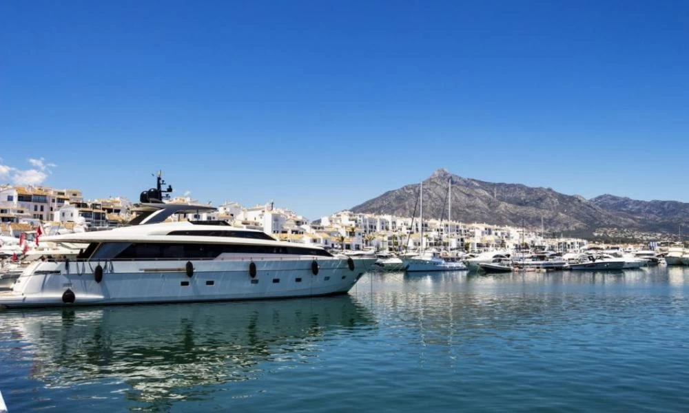 Γιοτ Ρώσου εξαγωγέα όπλων παραλίγο να βυθιστεί από Ουκρανό ναύτη